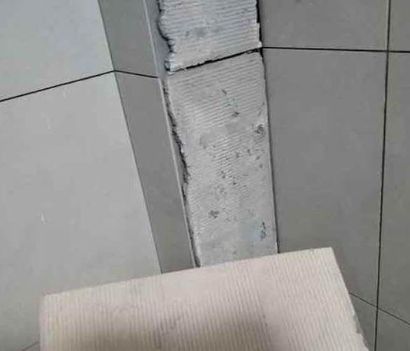 红古瓷砖空鼓维修公司分享下厨房瓷砖脱落的补救措施。